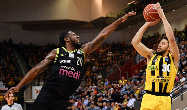 一边是碧波 一边是碧波